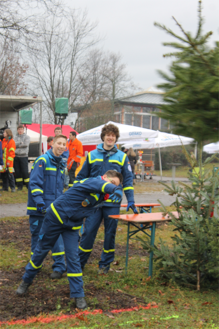 Zum 5. Mal beim Christbaumweitwurf