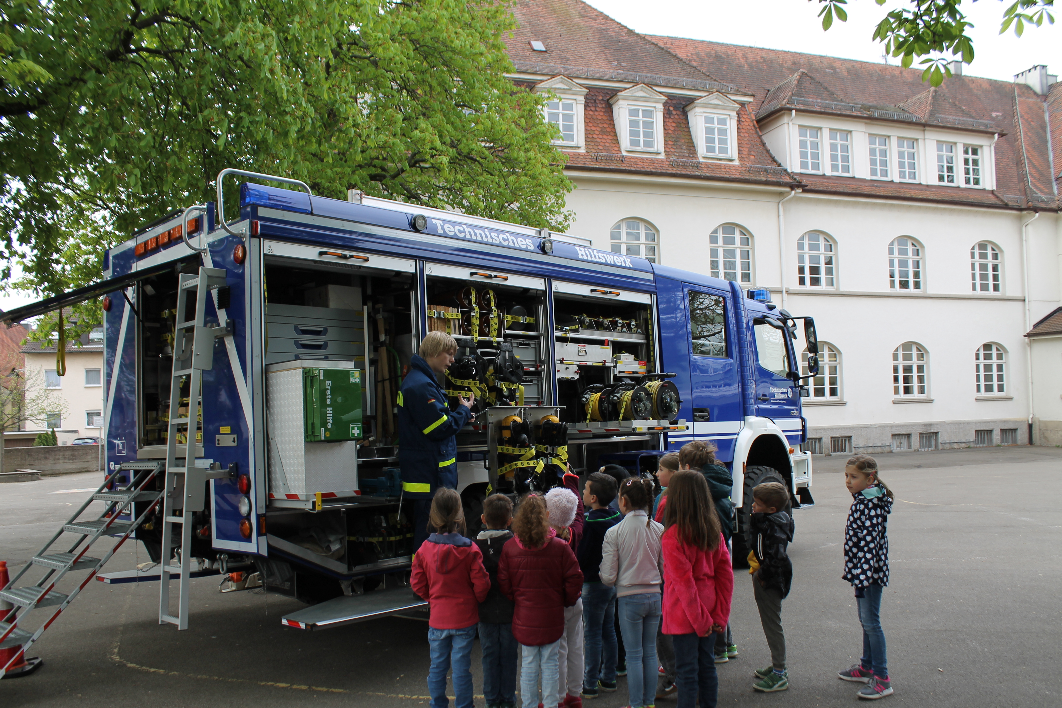 THW sorgt für strahlende Kinderaugen an der Schillerschule